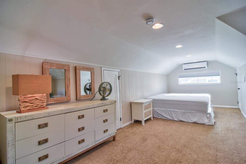 For Rent: $4,300 (3 beds, 2 baths, 1402 Square Feet)