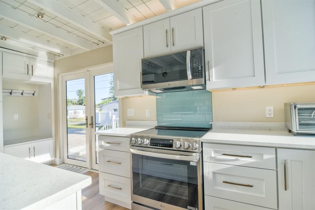 For Rent: $4,300 (3 beds, 2 baths, 1402 Square Feet)