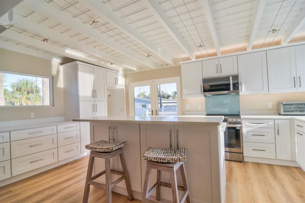 For Rent: $4,300 (3 beds, 2 baths, 1402 Square Feet)