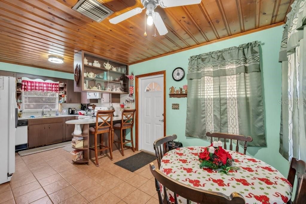 待售: $1,000,000 (2 贝兹, 2 浴室, 1113 平方英尺)