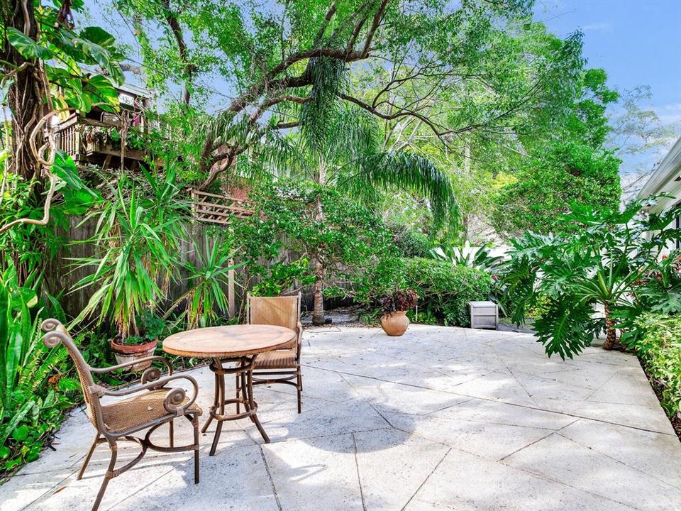 For Rent: $6,150 (2 beds, 2 baths, 2329 Square Feet)