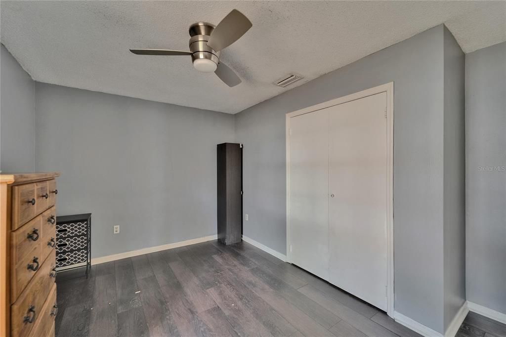 For Rent: $2,000 (4 beds, 1 baths, 1275 Square Feet)