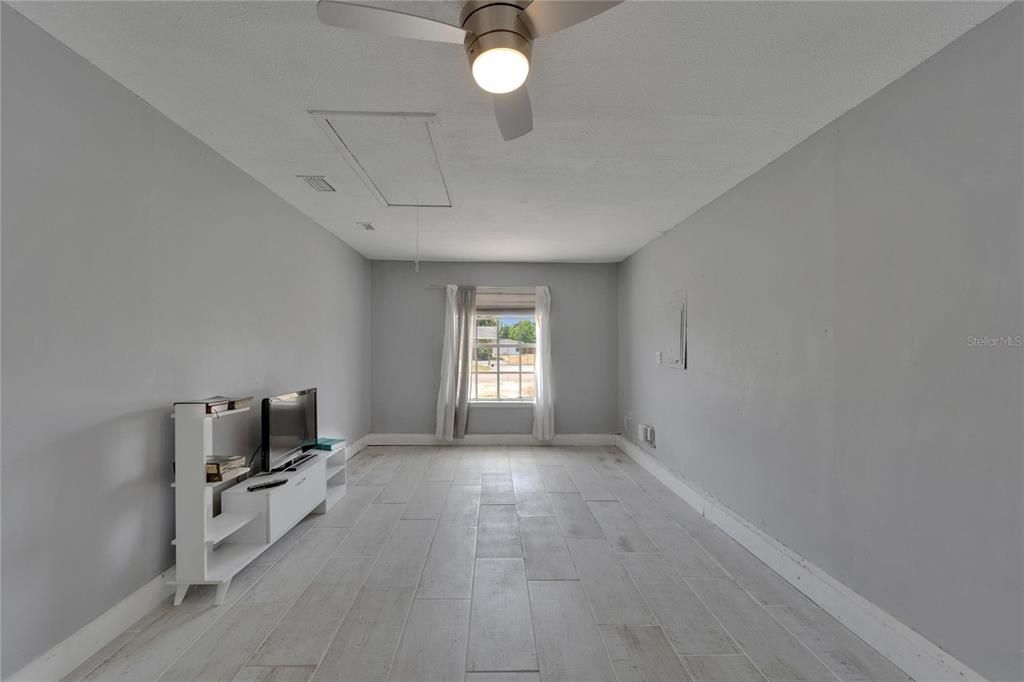 For Rent: $2,000 (4 beds, 1 baths, 1275 Square Feet)