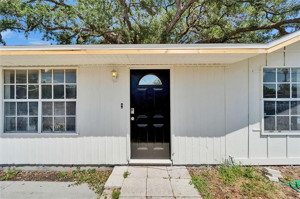 For Rent: $2,000 (4 beds, 1 baths, 1275 Square Feet)