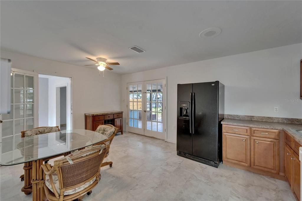 For Rent: $2,000 (4 beds, 1 baths, 1275 Square Feet)