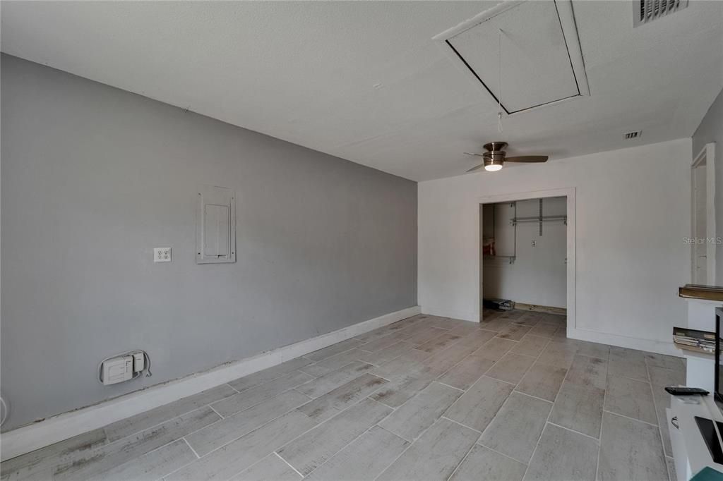 For Rent: $2,000 (4 beds, 1 baths, 1275 Square Feet)