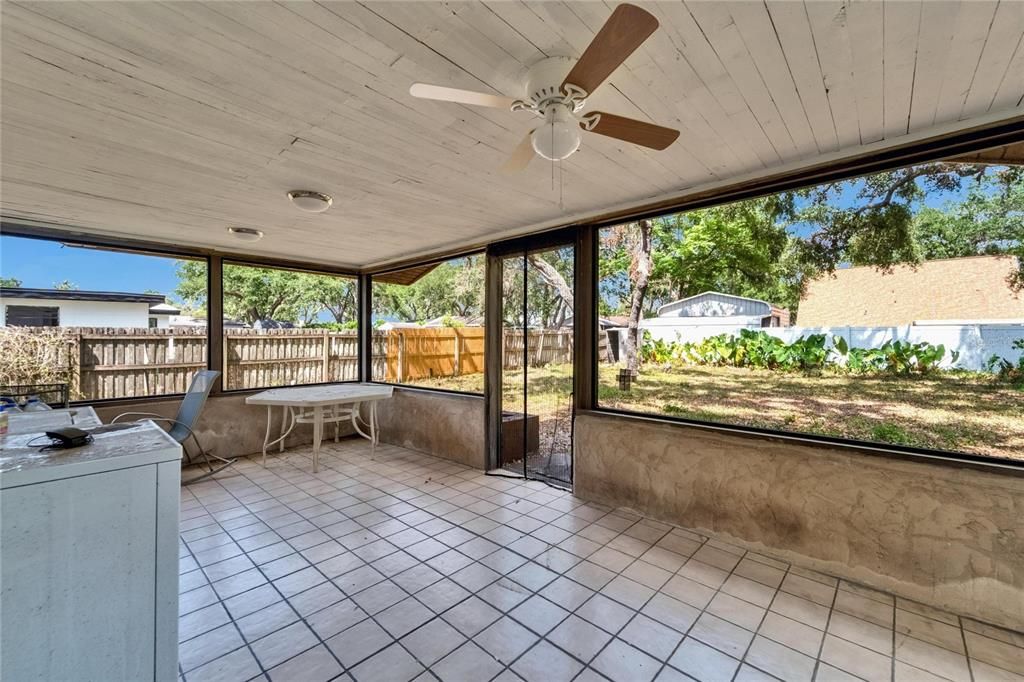 For Rent: $2,000 (4 beds, 1 baths, 1275 Square Feet)