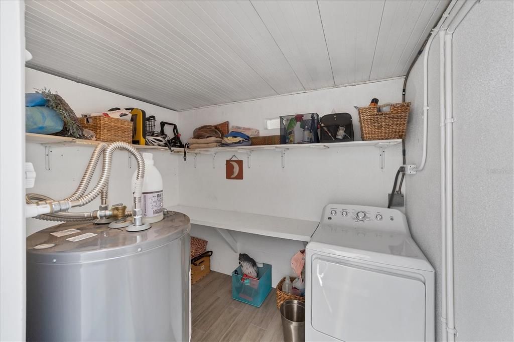 На продажу: $249,000 (2 спален, 2 ванн, 1195 Квадратных фут)