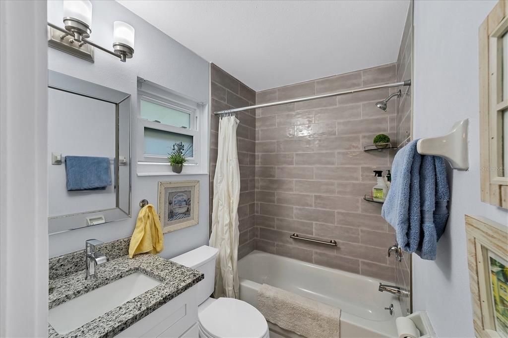 На продажу: $249,000 (2 спален, 2 ванн, 1195 Квадратных фут)