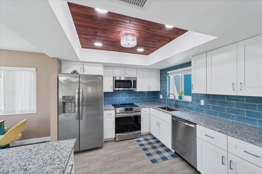 На продажу: $249,000 (2 спален, 2 ванн, 1195 Квадратных фут)