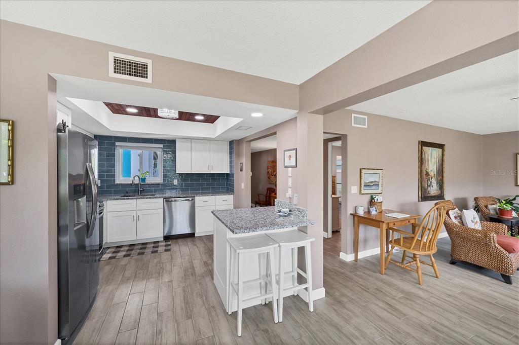 На продажу: $249,000 (2 спален, 2 ванн, 1195 Квадратных фут)