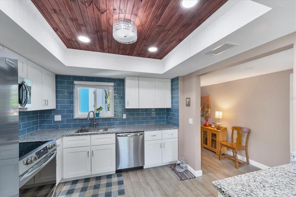 На продажу: $249,000 (2 спален, 2 ванн, 1195 Квадратных фут)