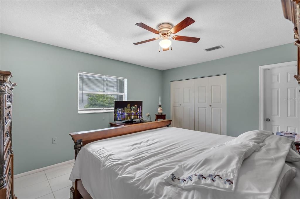 For Sale: $425,900 (4 beds, 2 baths, 1982 Square Feet)