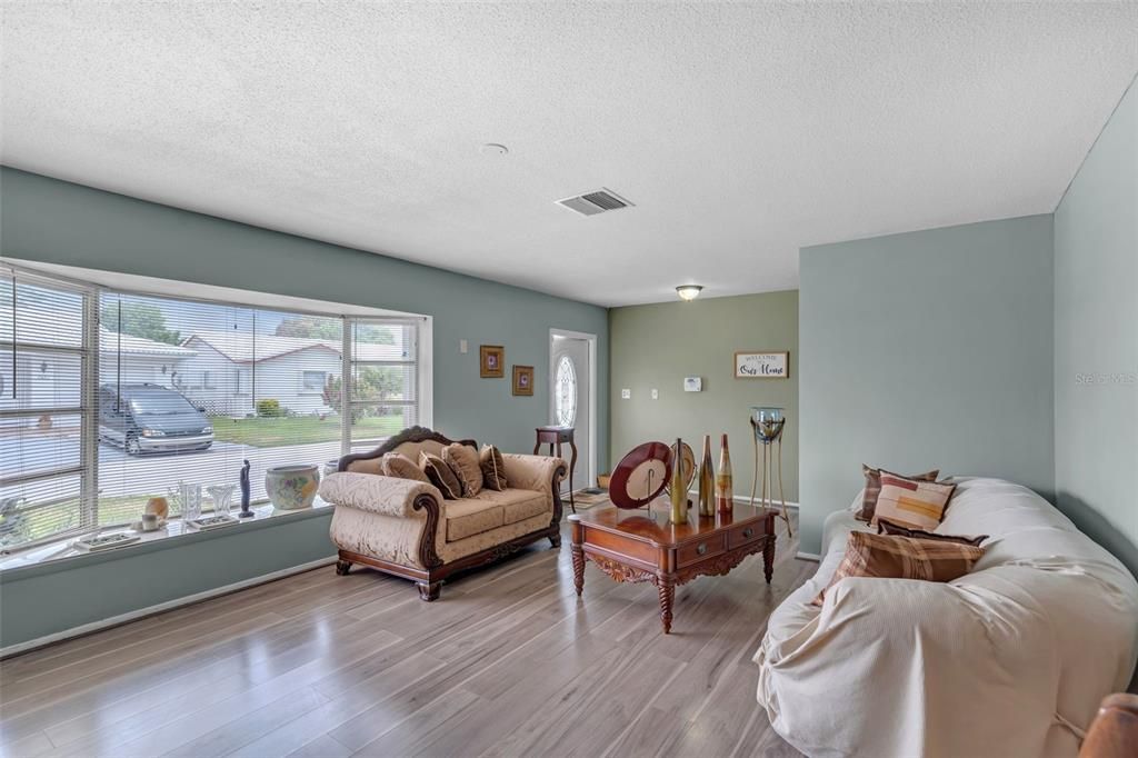 For Sale: $425,900 (4 beds, 2 baths, 1982 Square Feet)