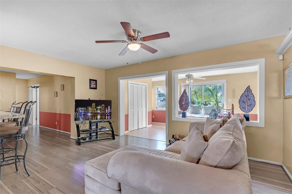 For Sale: $425,900 (4 beds, 2 baths, 1982 Square Feet)