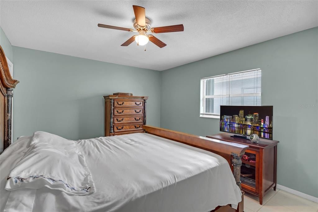 For Sale: $425,900 (4 beds, 2 baths, 1982 Square Feet)