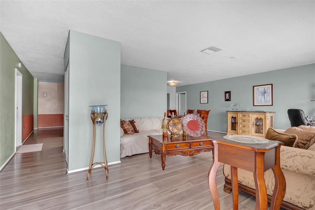 For Sale: $425,900 (4 beds, 2 baths, 1982 Square Feet)