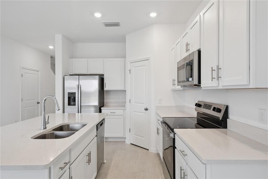 For Rent: $2,100 (3 beds, 2 baths, 1558 Square Feet)