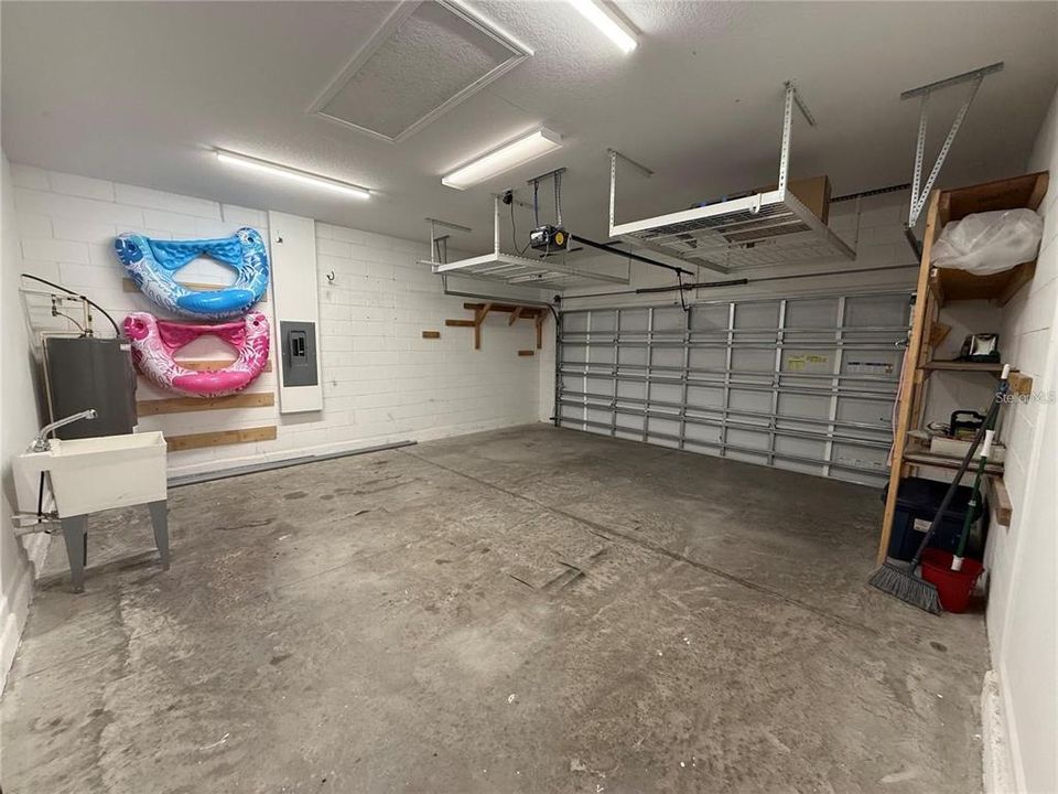 For Rent: $2,200 (3 beds, 2 baths, 1405 Square Feet)