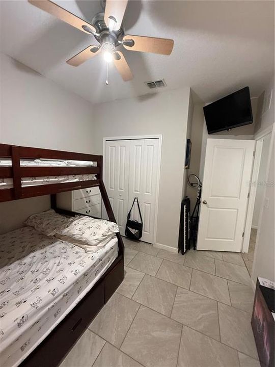 For Rent: $2,200 (3 beds, 2 baths, 1405 Square Feet)