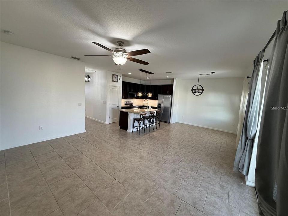 For Rent: $2,200 (3 beds, 2 baths, 1405 Square Feet)