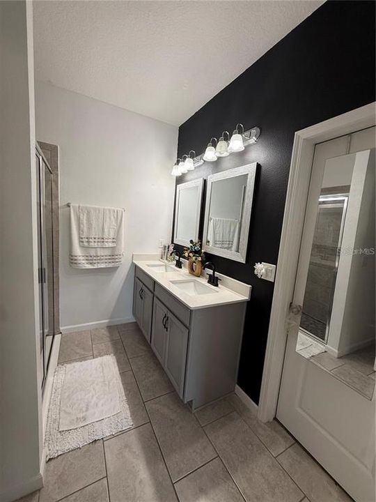 For Rent: $2,200 (3 beds, 2 baths, 1405 Square Feet)