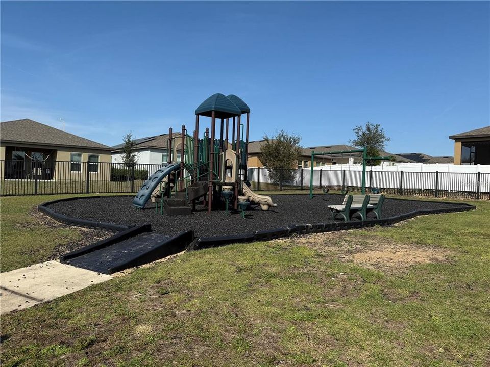 For Rent: $2,200 (3 beds, 2 baths, 1405 Square Feet)