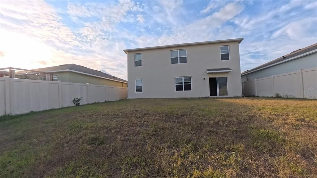 For Sale: $359,000 (5 beds, 3 baths, 2696 Square Feet)