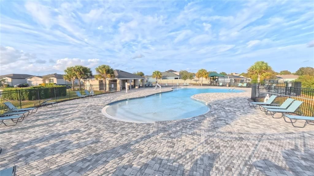 For Sale: $359,000 (5 beds, 3 baths, 2696 Square Feet)