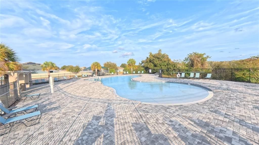 For Sale: $359,000 (5 beds, 3 baths, 2696 Square Feet)