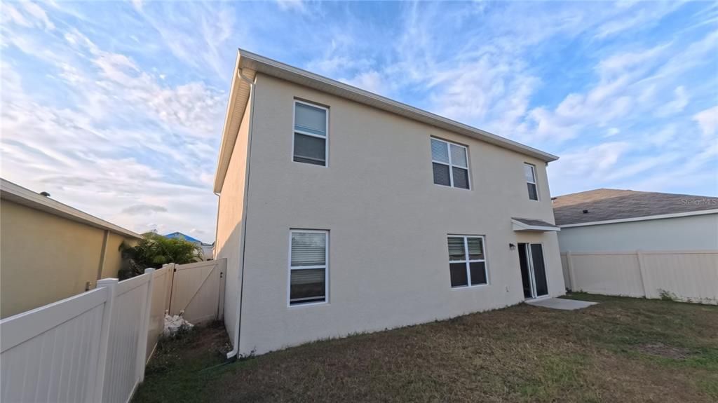 For Sale: $359,000 (5 beds, 3 baths, 2696 Square Feet)