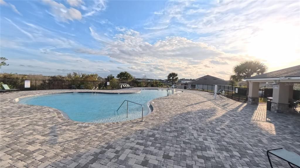 For Sale: $359,000 (5 beds, 3 baths, 2696 Square Feet)