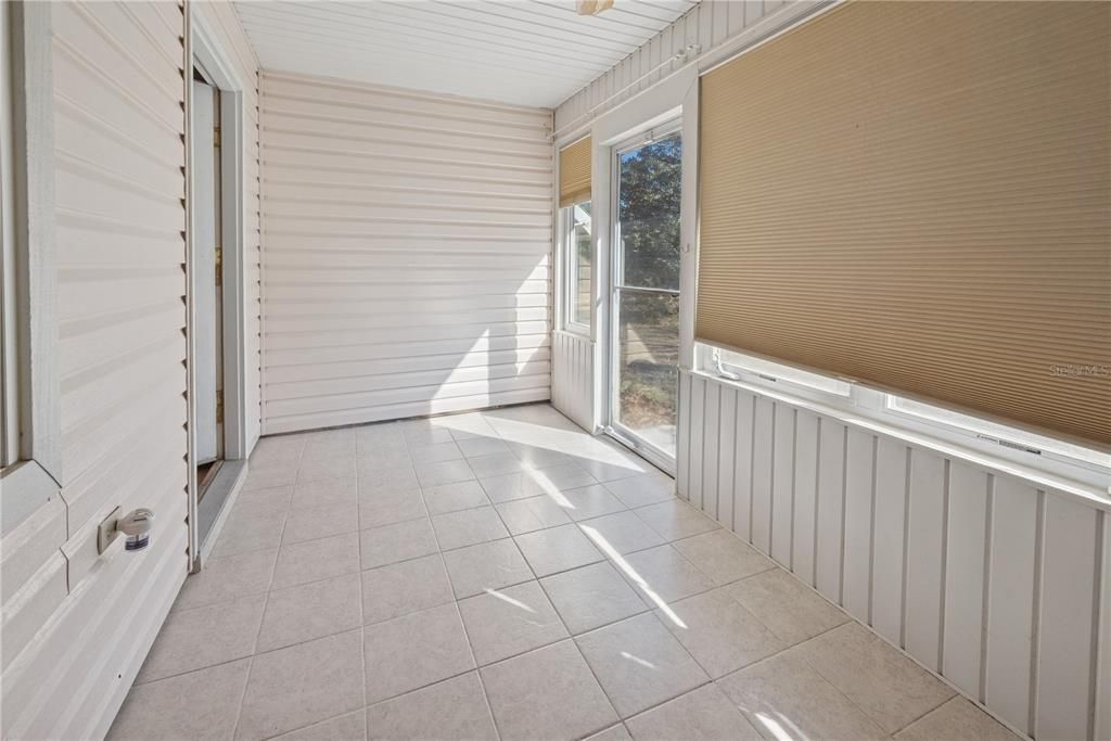 For Sale: $230,000 (2 beds, 1 baths, 1070 Square Feet)