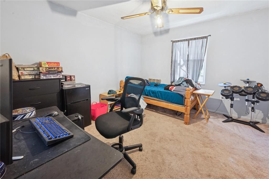 For Sale: $230,000 (2 beds, 1 baths, 1070 Square Feet)