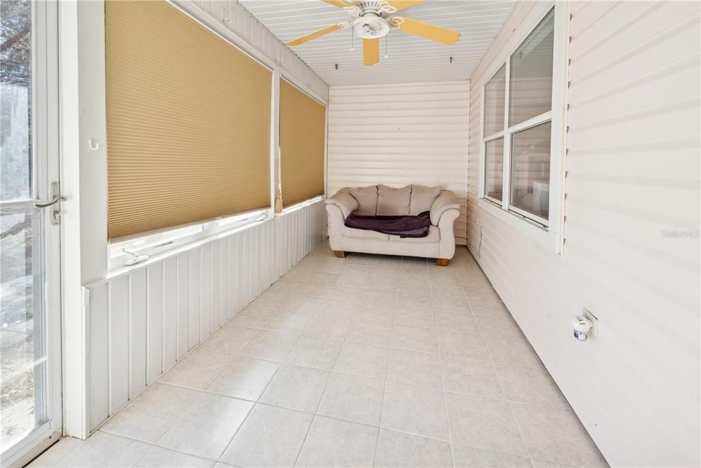 For Sale: $230,000 (2 beds, 1 baths, 1070 Square Feet)