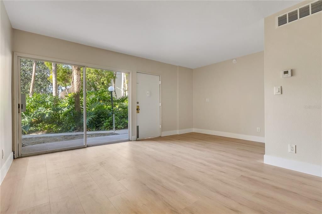 For Sale: $112,000 (1 beds, 1 baths, 540 Square Feet)