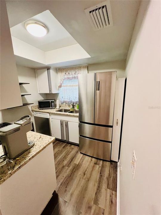 For Sale: $120,000 (1 beds, 1 baths, 792 Square Feet)