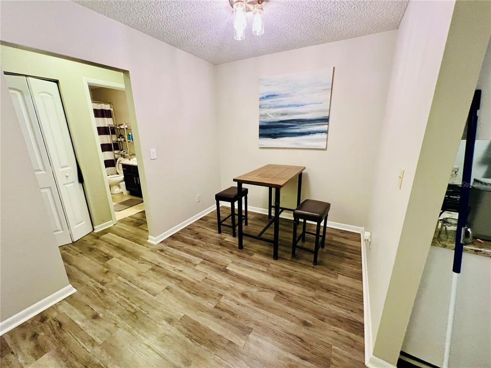For Sale: $120,000 (1 beds, 1 baths, 792 Square Feet)