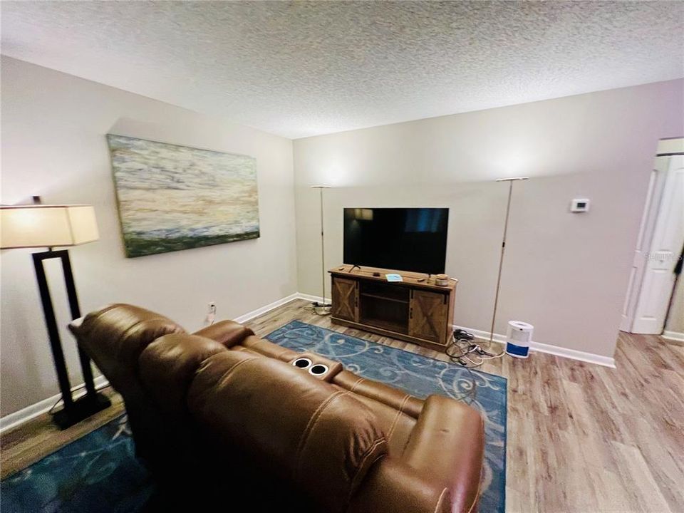 For Sale: $120,000 (1 beds, 1 baths, 792 Square Feet)
