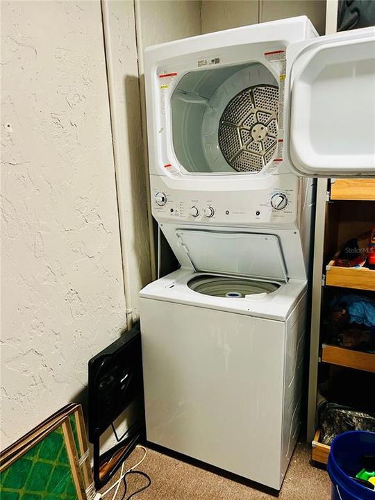 For Sale: $120,000 (1 beds, 1 baths, 792 Square Feet)