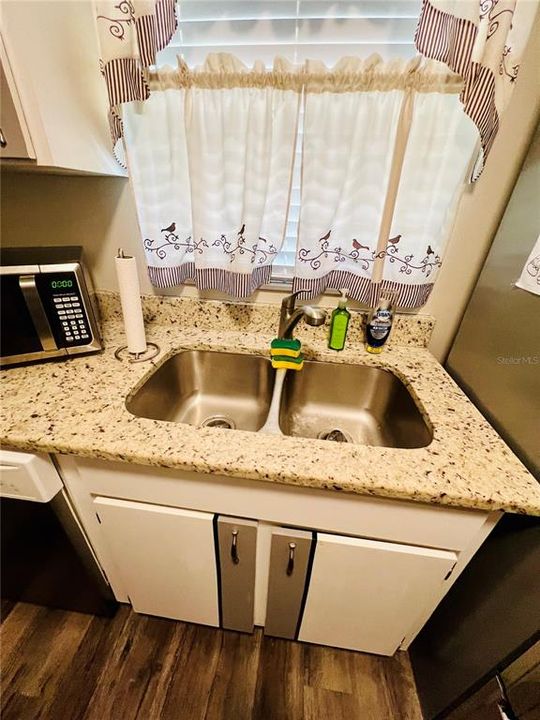 For Sale: $120,000 (1 beds, 1 baths, 792 Square Feet)