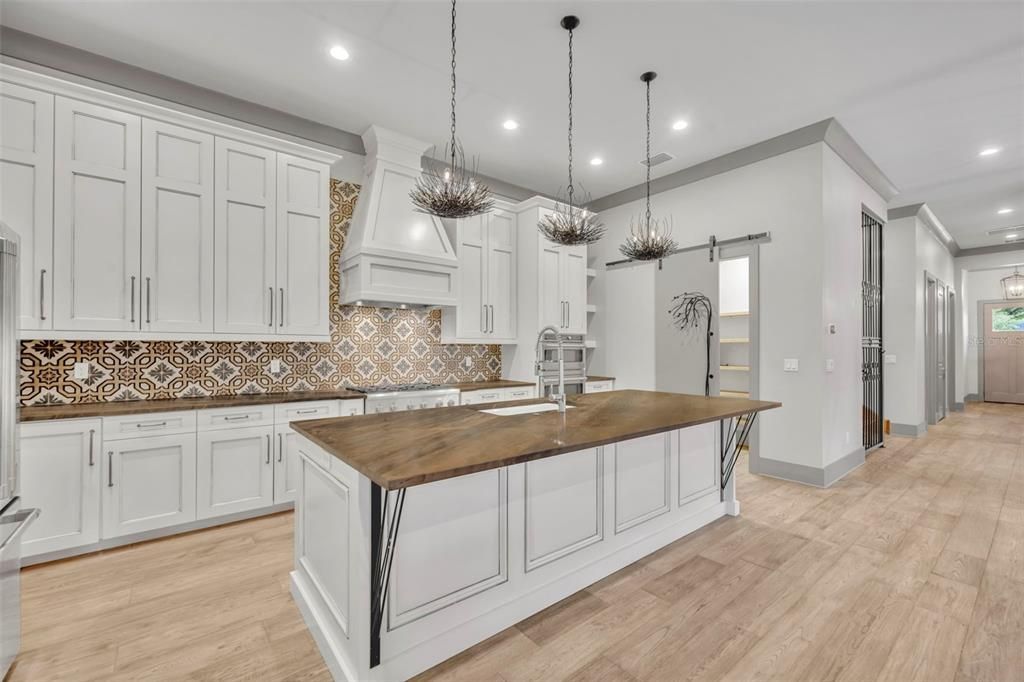 For Sale: $1,370,000 (5 beds, 4 baths, 3288 Square Feet)