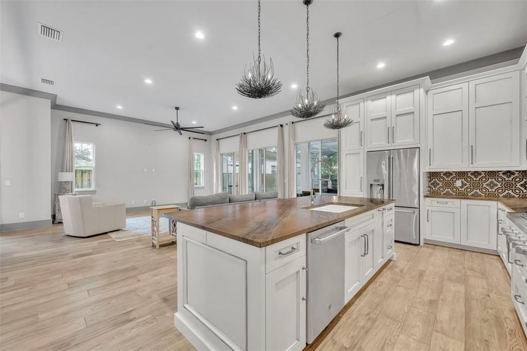 For Sale: $1,370,000 (5 beds, 4 baths, 3288 Square Feet)