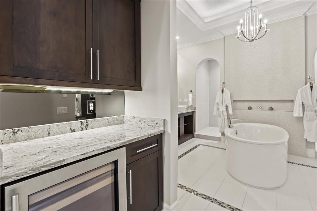 待售: $4,490,000 (8 贝兹, 8 浴室, 7928 平方英尺)