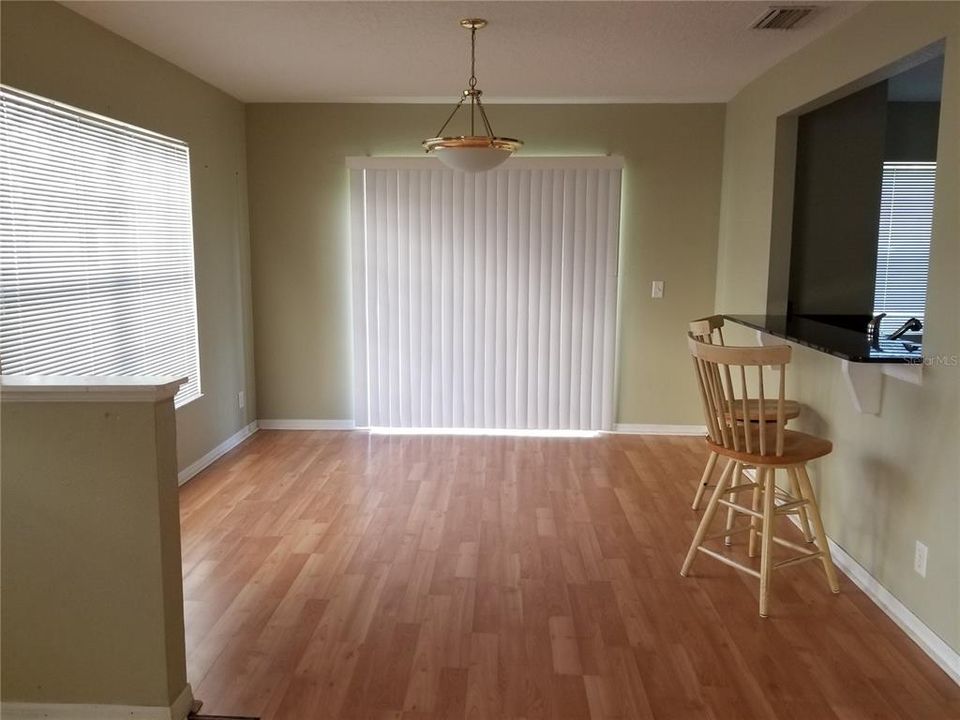 For Rent: $1,750 (3 beds, 2 baths, 1408 Square Feet)