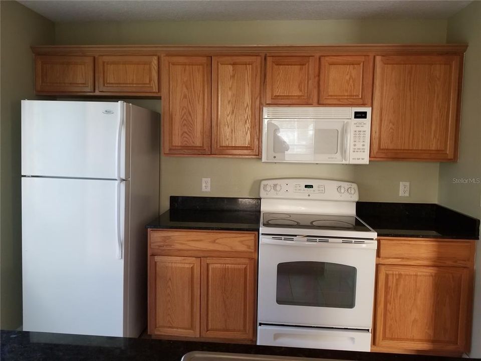 For Rent: $1,750 (3 beds, 2 baths, 1408 Square Feet)