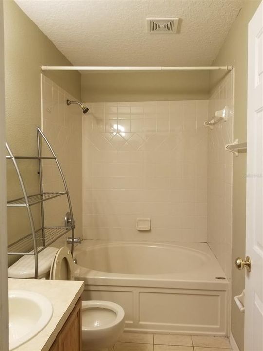 For Rent: $1,750 (3 beds, 2 baths, 1408 Square Feet)