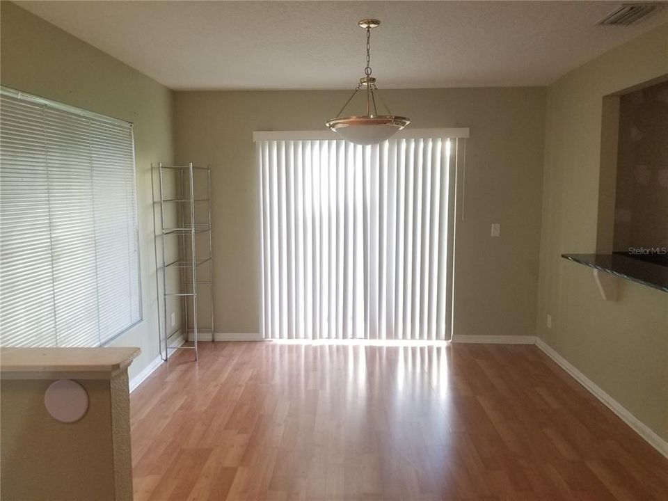 For Rent: $1,750 (3 beds, 2 baths, 1408 Square Feet)