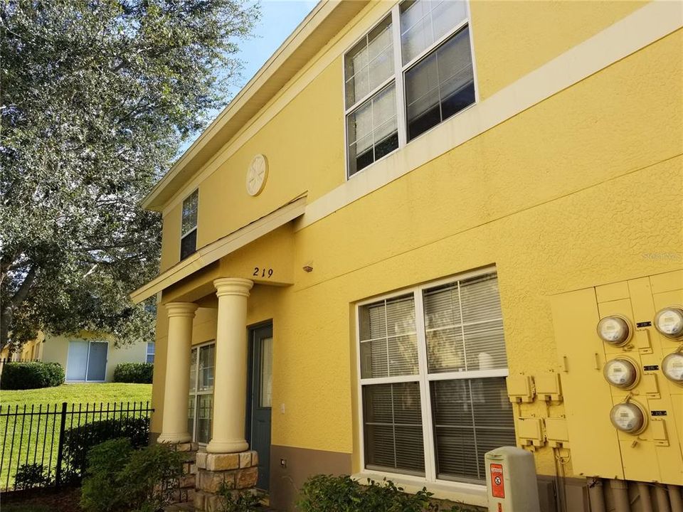 For Rent: $1,750 (3 beds, 2 baths, 1408 Square Feet)