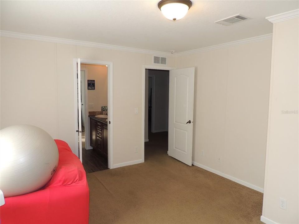 На продажу: $305,000 (4 спален, 3 ванн, 2079 Квадратных фут)